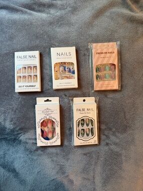 Set of 5 Press-On Nails Kits - Multicolor Floral & Glitter Designs